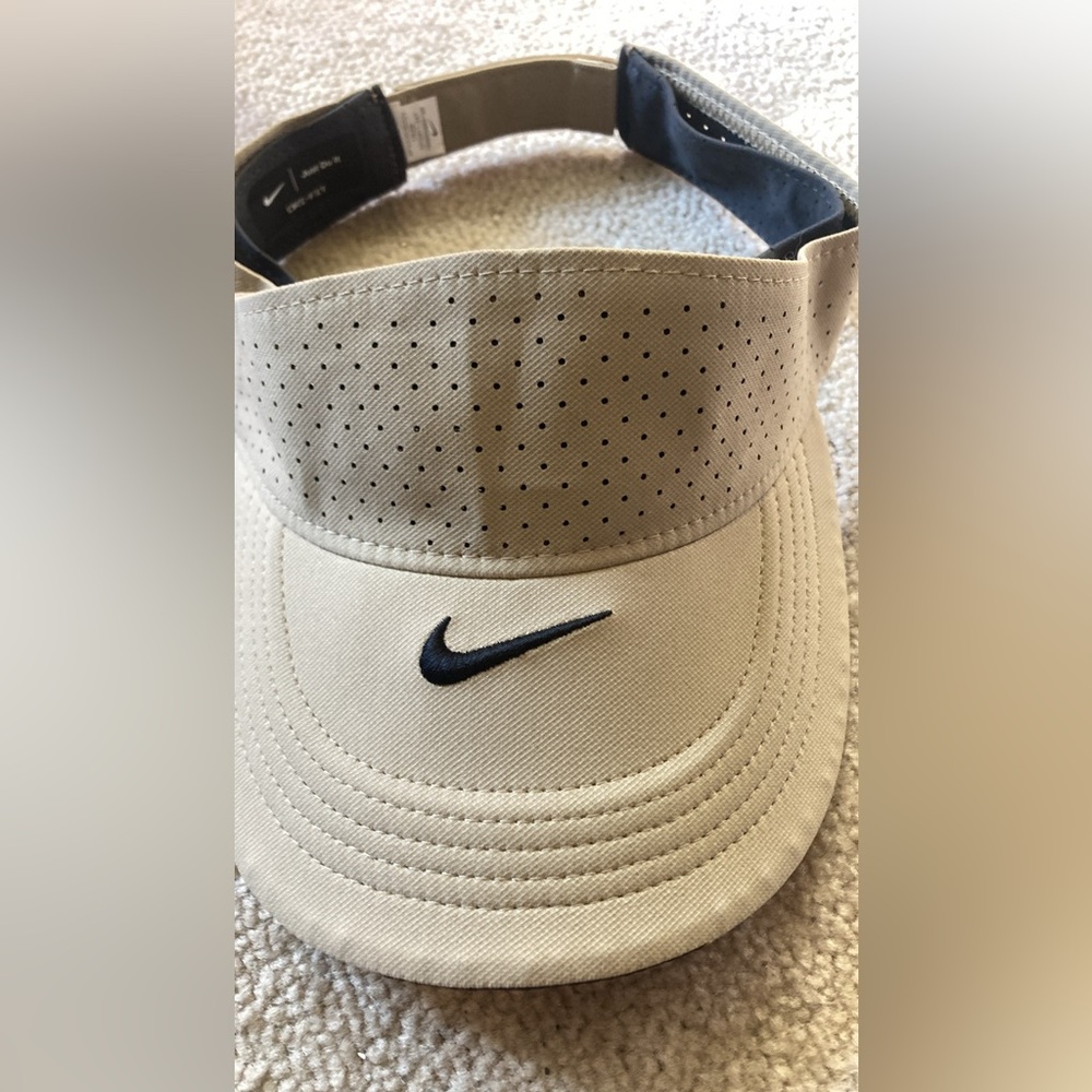 Nike visor like new
